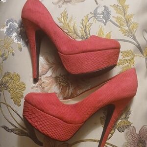 Chic Red Textured Platform Heels